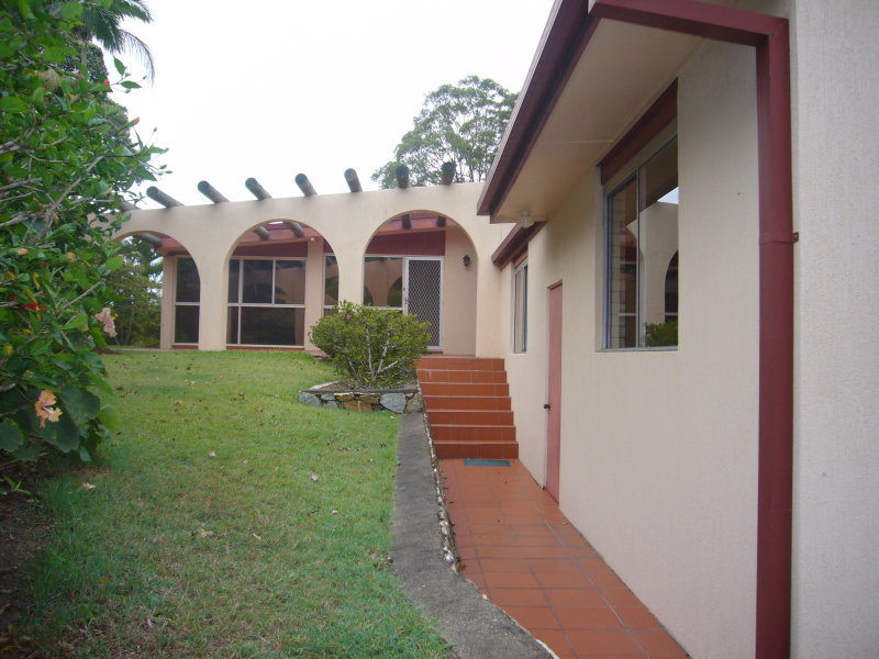 26 Algona St, Holland Park West - Image 1