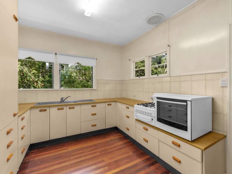 28 Russell Terrace, Indooroopilly,