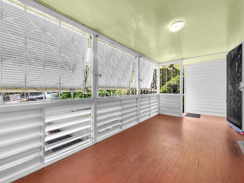 28 Russell Terrace, Indooroopilly,