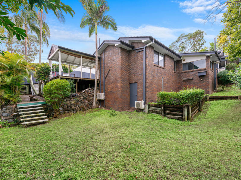 92 Chapel Hill Rd, Chapel Hill, Brisbane,  QLD 4069 Australia